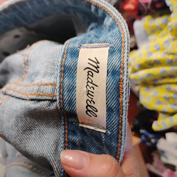 Madewell Relaxed Denim Shorts in Renfield Wash: Destructed Edition high waisted - Picture 2 of 16